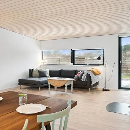 펜션 Herlugh - 10m From The Sea In Sealand By Interhome *